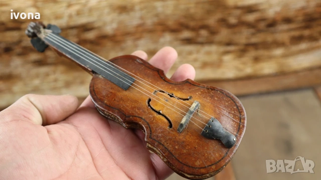 Миниатюрна цигулка, снимка 5 - Антикварни и старинни предмети - 55135087
