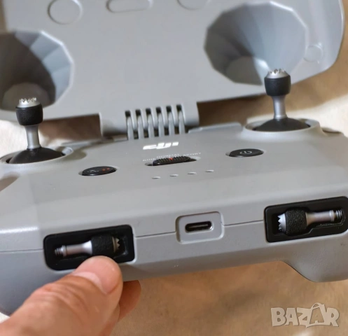 DJI RC-N1 дистанционно за дрон + капак + резервни джойстици, снимка 2 - Дронове и аксесоари - 54570315