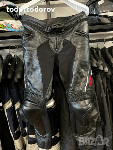 Кожен мото панталон DAINESE DELTA C4 ,протектори,оригинален,слайдери 54-L 232.74 лв. / 119 €