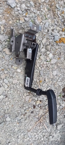 Лост ръчна спирачка Peugeot 308