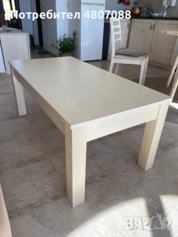 Холна маса от масивно дърво