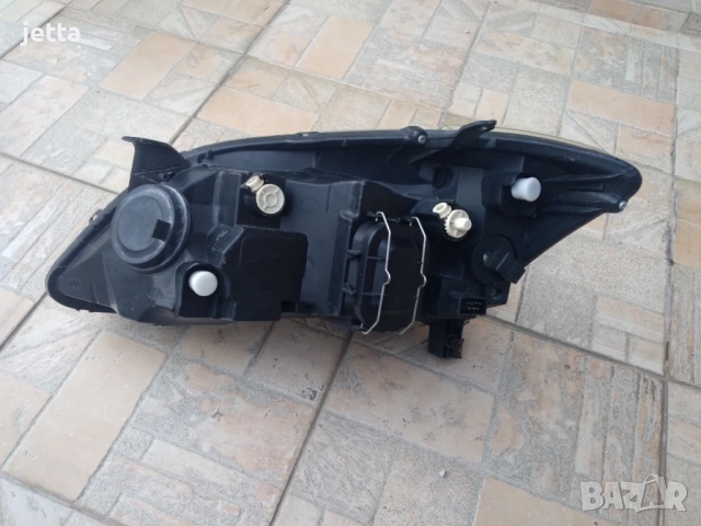 Десен фар за Тойота Корола Е12 хечбек фейслифт 2004-2007г, снимка 4 - Части - 54178692