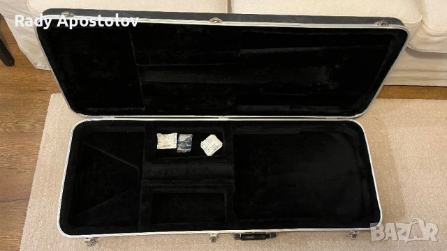 Куфар (твърд калъф) за електрическа китара 