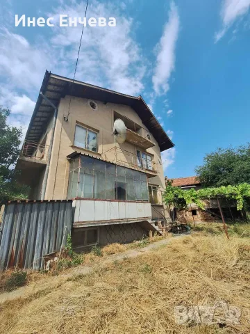Продавам двуетажна къща