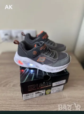 Светещи маратонки Skechers , снимка 2 - Детски маратонки - 55553107