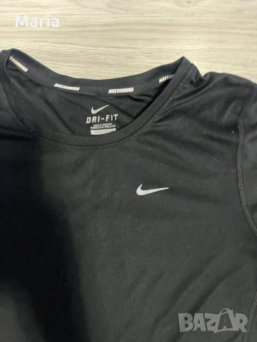 Оригинална дамска тениска Nike Dri-FIT – Размер M – Отлично състояние, снимка 2 - Спортни екипи - 55149649