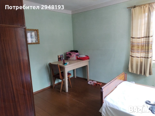 Къща с двор и гараж , снимка 8 - Къщи - 55150841