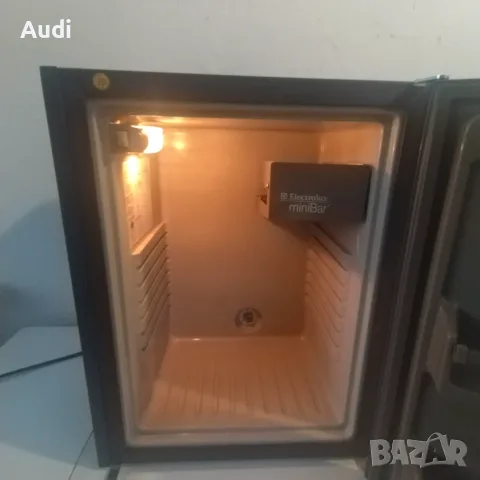 Амонячен хладилник тип мини бар. ELECTROLUX  minibar   Обем 30 ЛИТРА / работещ на 230V, снимка 2 - Хладилници - 55607220