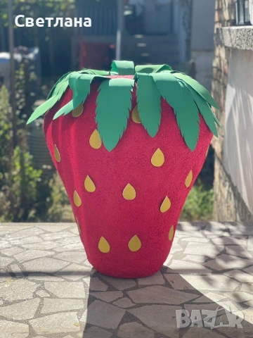 Ръчно изработена масичка за торта във формата на ягода 🍓, снимка 3 - Декорация за дома - 55171990