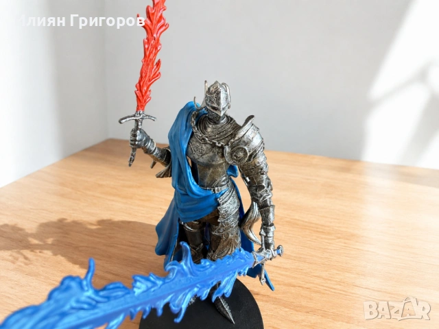 Фигурка Anime Armored Knight / рицар с огнени мечове