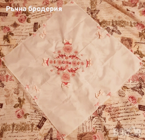 Ръчно бродирана малка покривка с панделки и мъниста, снимка 4 - Други ценни предмети - 55253825