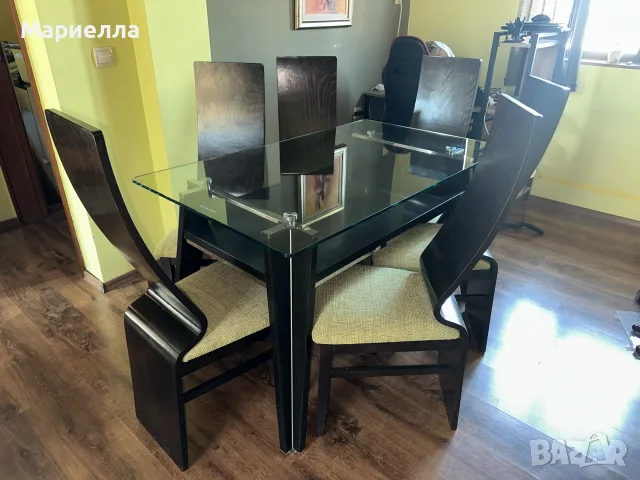 Трапезна маса с 6 стола, стъклен плот