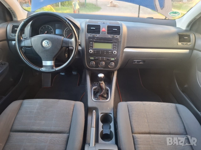 VW Golf V 1.6бензин 147000км.Доказуеми Нов Внос, снимка 8 - Автомобили и джипове - 54003766