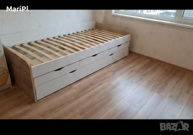 Продавам изключително запазено и практично легло тип сандвич