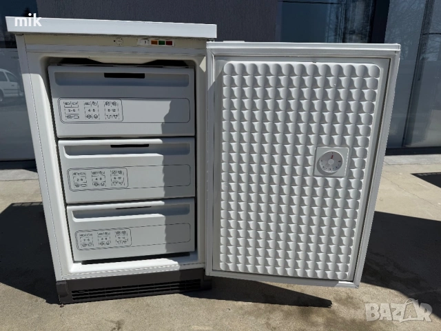 Малък фризер Bosch  3 чекмеджета, снимка 2 - Фризери - 54108308