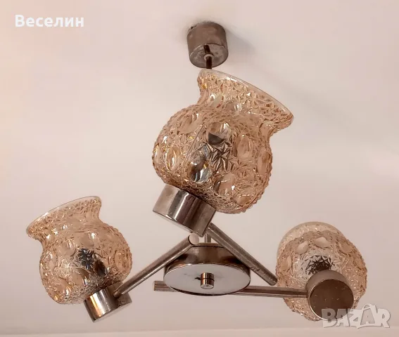 Полилей С Три Абажура От Стъкло | Стабилен Метален Kорпус | Лампа За Таван | Осветително Тяло