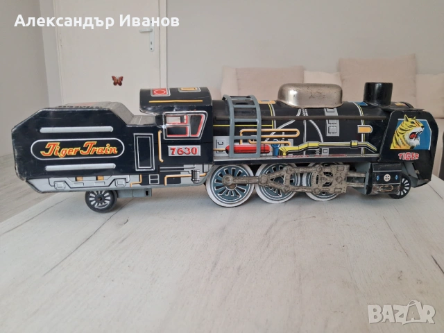 Японска,ламаринена играчка локомотив