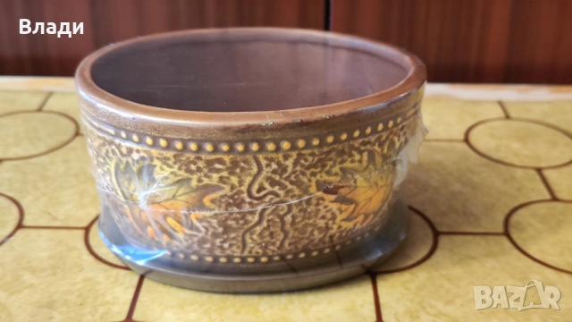 Керамичен сувенир за цветя, с подложка