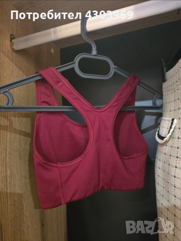 Дамско спортно бюстие Nike XS, снимка 2 - Корсети, бюстиета, топове - 55270399