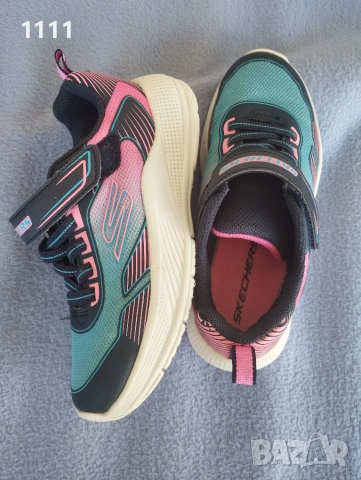 Летни Skechers номер 32.