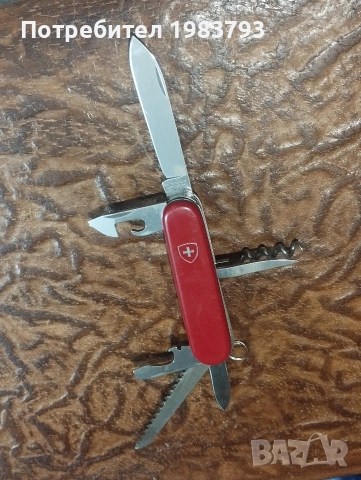 Стар модел Victorinox Switzerland с трион.