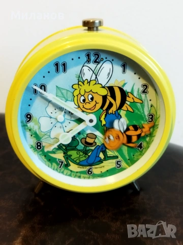 Стар анимиран будилник, настолен часовник