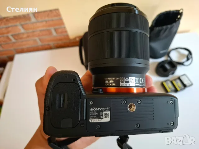 Sony A7 II с обектив 28-70, три батерии и калъф, снимка 4 - Фотоапарати - 55431655