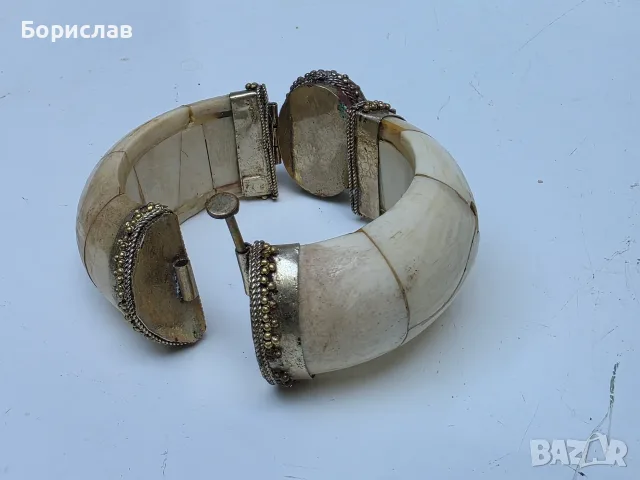 Месингова гривна с естествена кост, седеф и камък, снимка 4 - Гривни - 55607453