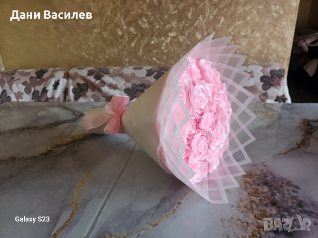 Букет от 23 сатенени рози