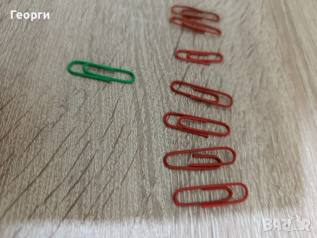 Червени кламери и 1 зелен, снимка 2 - Ученически пособия, канцеларски материали - 54157043