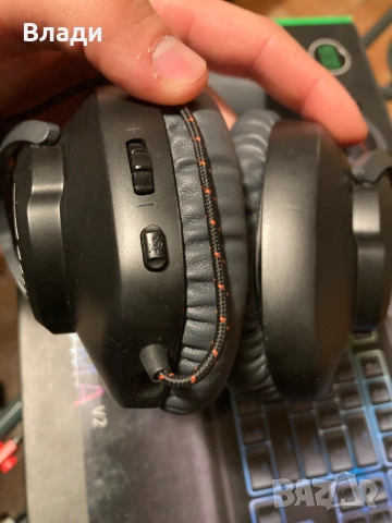 JBL Quantum100 слушалки, снимка 9 - Слушалки и портативни колонки - 55287203