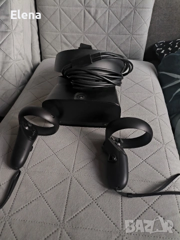 Продавам VR шлем Oculus Rift S + контролери
