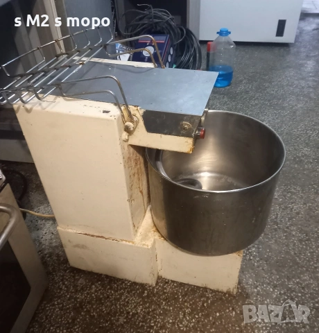 Професионална тестомесачка трифазна, 2kW., снимка 3 - Обзавеждане на кухня - 54071189
