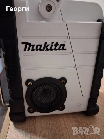 Радио + зарядно Makita , снимка 4 - Радиокасетофони, транзистори - 54858561