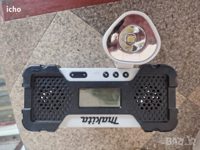 Радио и фенер макита makita 10.8 v