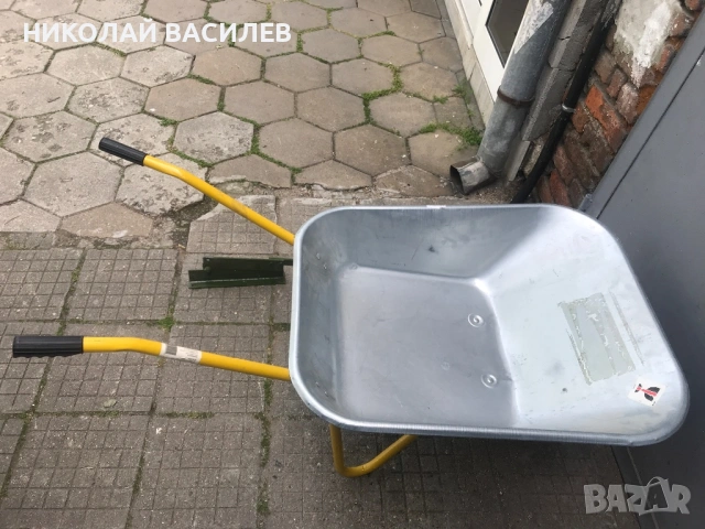 Градинска  количка  .