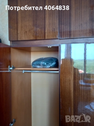Продавам трикрилен гардероб, снимка 2 - Гардероби - 54680410