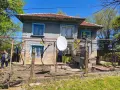 Продавам къща и двор с изглед към р. Дунав, снимка 2