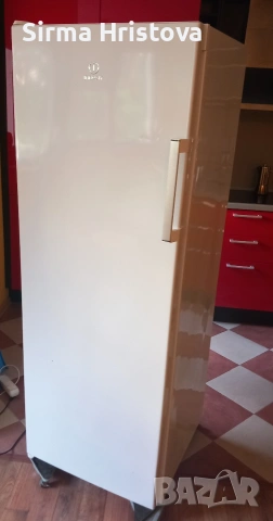 Вертикален фризер Indesit 245 л