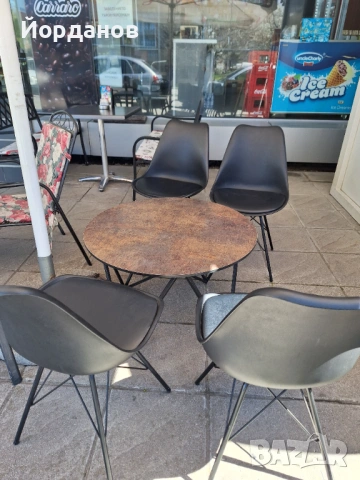 Маса с четири стола , снимка 2 - Маси - 54322105