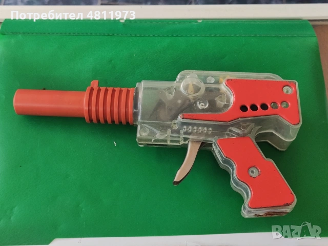 Стара играчка пистолет space age