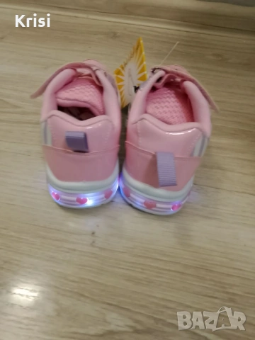 Детски светещи маратонки за момиче Мини Маус-Disney , снимка 5 - Детски маратонки - 54220575
