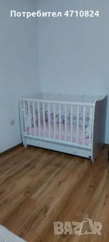 Продавам детско креватче, цената е 150 евро.