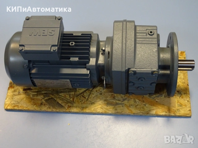 мотор редуктор SEW-EURODRIVE RF37DT80N4 Helical Gear Box Motor 0.75kW, снимка 6 - Резервни части за машини - 54580071