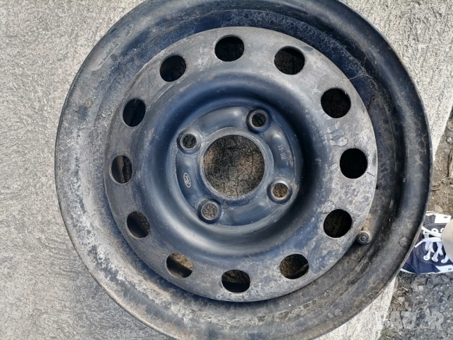 Единична джанта от форд, снимка 2 - Гуми и джанти - 54138935