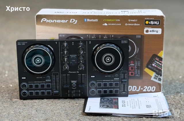 DJ Контролер Pioneer DDJ-200, черен , снимка 2 - Ресийвъри, усилватели, смесителни пултове - 54806821