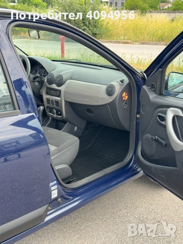 Dacia Sandero 1.2i 75кс, снимка 8 - Автомобили и джипове - 55038005