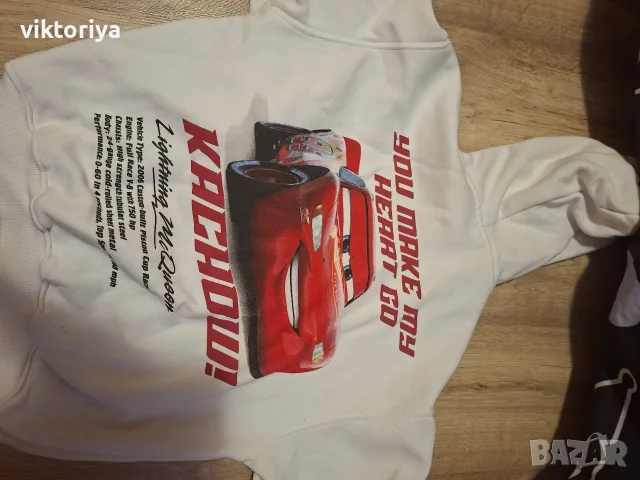 Худи на Bershka, снимка 2 - Суичъри - 55409246