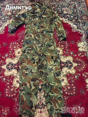 Продавам военни дрехи 