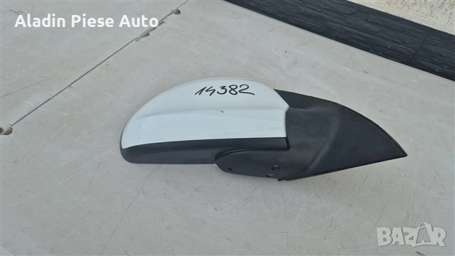 Десно огледало Kia Ceed година 2006 2007 2008 2009 , снимка 2 - Аксесоари и консумативи - 55014749
